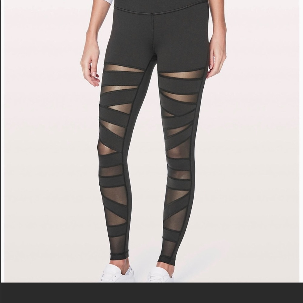 LULULEMON size 4 zig zag mesh cut outs